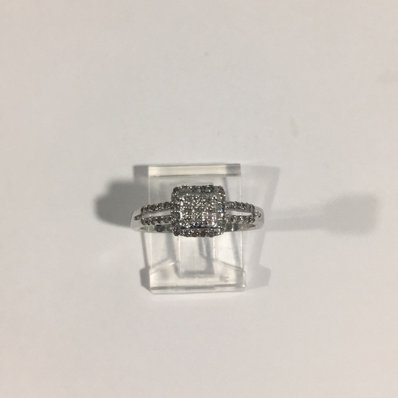 Jewelry - 10k White Gold Women's Diamond 💎 Cluster Ring 💍